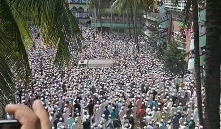 লাখো মানুষের অংশগ্রহণে আল্লামা শফীর জানাজা অনুষ্ঠিত লাখো মানুষের অংশগ্রহণে আল্লামা শফীর জানাজা অনুষ্ঠিত
