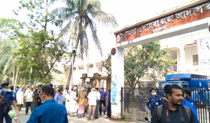 রিফাত হত্যা মামলার রায় পড়া চলছে রিফাত হত্যা মামলার রায় পড়া চলছে