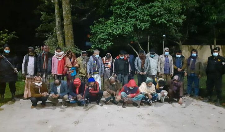 জুয়া খেলার সামগ্রী ও নগদ টাকাসহ গ্রেপ্তার ২৪ জুয়া খেলার সামগ্রী ও নগদ টাকাসহ গ্রেপ্তার ২৪