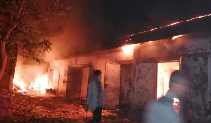 জুড়ীতে মার্কেটে আগুন জুড়ীতে মার্কেটে আগুন