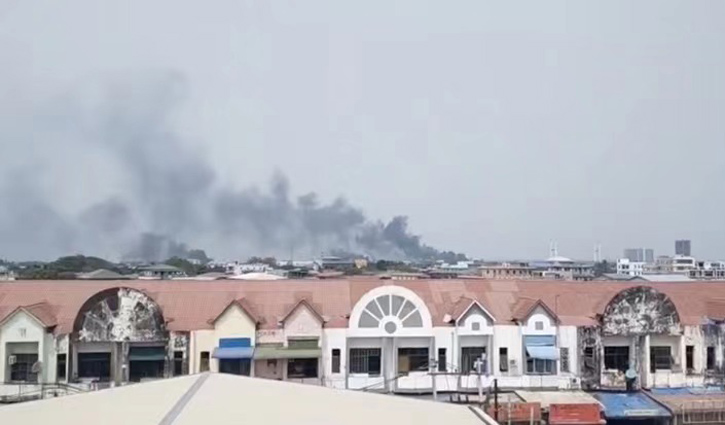মিয়ানমারে ২ চীনা গার্মেন্টেসে আগুন মিয়ানমারে ২ চীনা গার্মেন্টেসে আগুন