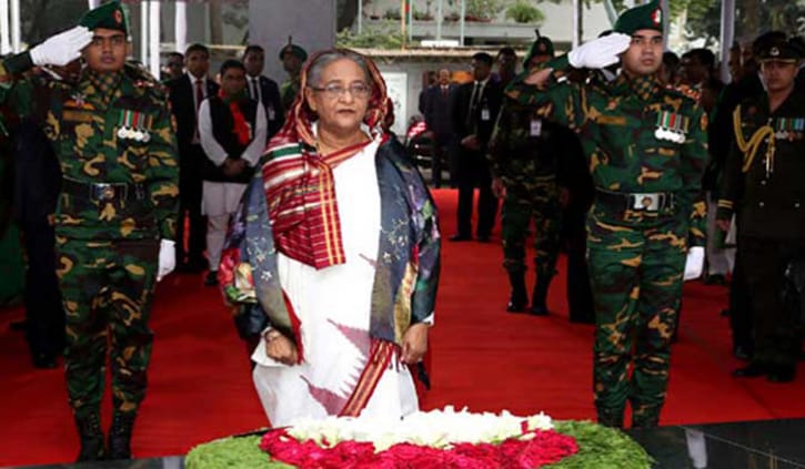 বঙ্গবন্ধুর প্রতিকৃতিতে প্রধানমন্ত্রীর শ্রদ্ধা বঙ্গবন্ধুর প্রতিকৃতিতে প্রধানমন্ত্রীর শ্রদ্ধা