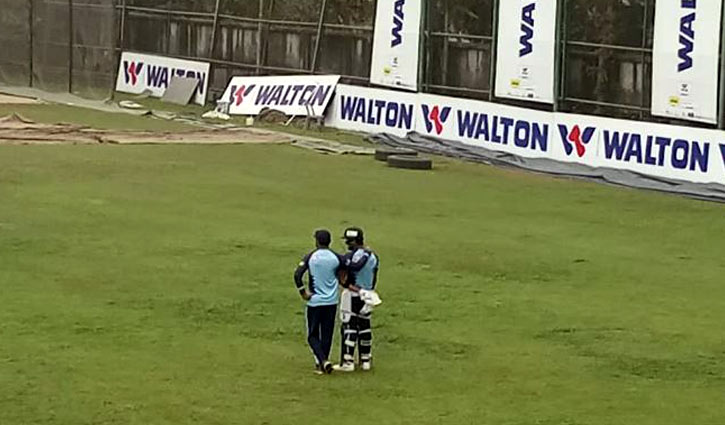 কোচের সঙ্গে এনামুলের বাকবিতণ্ডা কোচের সঙ্গে এনামুলের বাকবিতণ্ডা