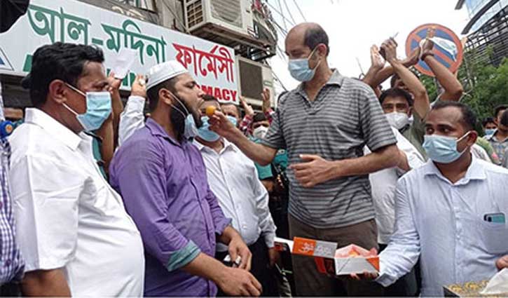 ট্যাক্স দেবেন মিষ্টি খাবেন: মেয়র আতিকুল ট্যাক্স দেবেন মিষ্টি খাবেন: মেয়র আতিকুল