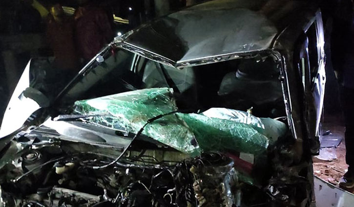বান্দরবানে পর্যটকবাহী মাইক্রোবাসে আগুন, আহত ৬ বান্দরবানে পর্যটকবাহী মাইক্রোবাসে আগুন, আহত ৬