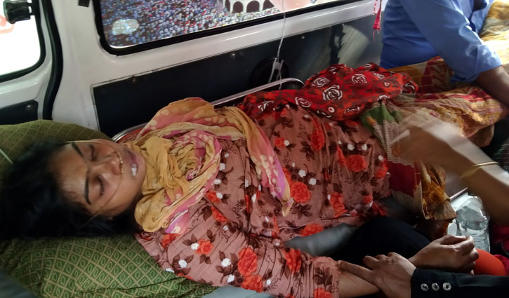 মাকে গালাগালের ভিডিও ধারণ: মেয়েকে পানিতে চুবালো প্রতিপক্ষ মাকে গালাগালের ভিডিও ধারণ: মেয়েকে পানিতে চুবালো প্রতিপক্ষ