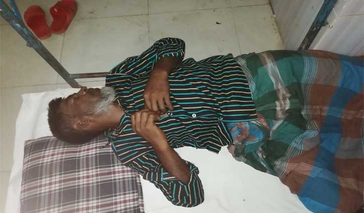 স্বামীকে অচেতন করে স্ত্রীকে ধর্ষণের অভিযোগ স্বামীকে অচেতন করে স্ত্রীকে ধর্ষণের অভিযোগ