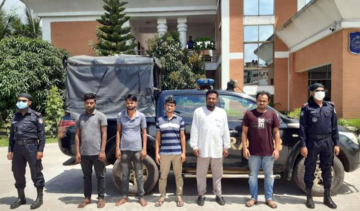 বরিশালে ফেনসিডিলসহ আটক ৫ বরিশালে ফেনসিডিলসহ আটক ৫