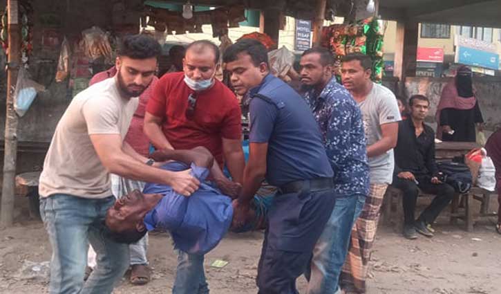 অজ্ঞান পার্টির খপ্পরে পড়া অচেতন ব্যক্তিকে উদ্ধার অজ্ঞান পার্টির খপ্পরে পড়া অচেতন ব্যক্তিকে উদ্ধার