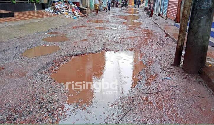 ব্রাহ্মণবাড়িয়া সংস্কারহীন রাস্তাঘাট, ঝুঁকি নিয়ে চলাচল ব্রাহ্মণবাড়িয়া সংস্কারহীন রাস্তাঘাট, ঝুঁকি নিয়ে চলাচল