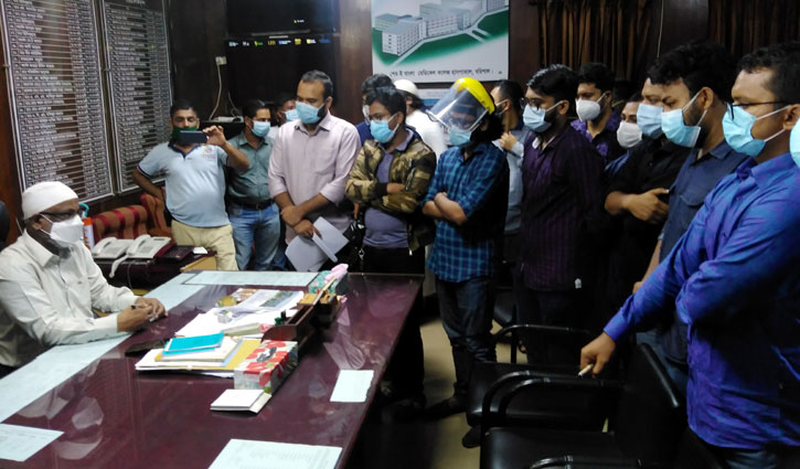 শেবাচিম হাসপাতালে চিকিৎসককে মারধর: তদন্ত কমিটি গঠন শেবাচিম হাসপাতালে চিকিৎসককে মারধর: তদন্ত কমিটি গঠন