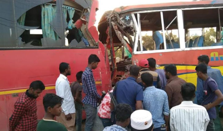 দিনাজপুরে দুই যাত্রীবাহী বাসের সংঘর্ষে আহত ২০ দিনাজপুরে দুই যাত্রীবাহী বাসের সংঘর্ষে আহত ২০