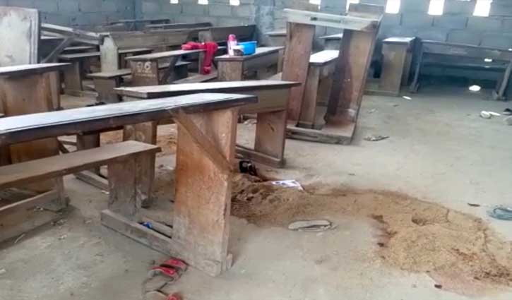 ক্যামেরুনে স্কুলে বন্দুকধারীদের হামলা, ৮ শিশু নিহত ক্যামেরুনে স্কুলে বন্দুকধারীদের হামলা, ৮ শিশু নিহত