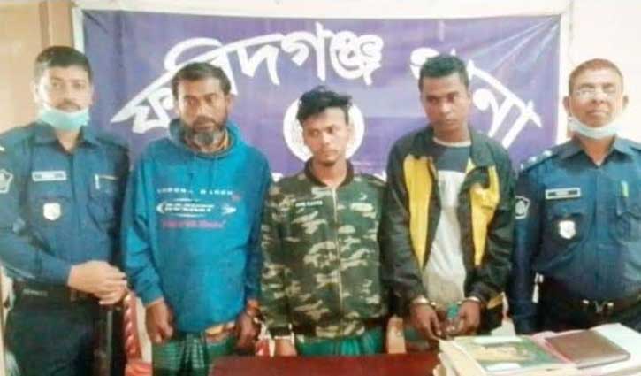 চাঁদপুরে প্রতিবন্ধীকে গণধর্ষণের অভিযোগে গ্রেপ্তার ৪ চাঁদপুরে প্রতিবন্ধীকে গণধর্ষণের অভিযোগে গ্রেপ্তার ৪