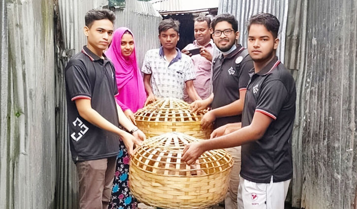 অসহায় মিনা-করিমনের পাশে ‘চলো স্বপ্ন ছুঁই’ অসহায় মিনা-করিমনের পাশে ‘চলো স্বপ্ন ছুঁই’
