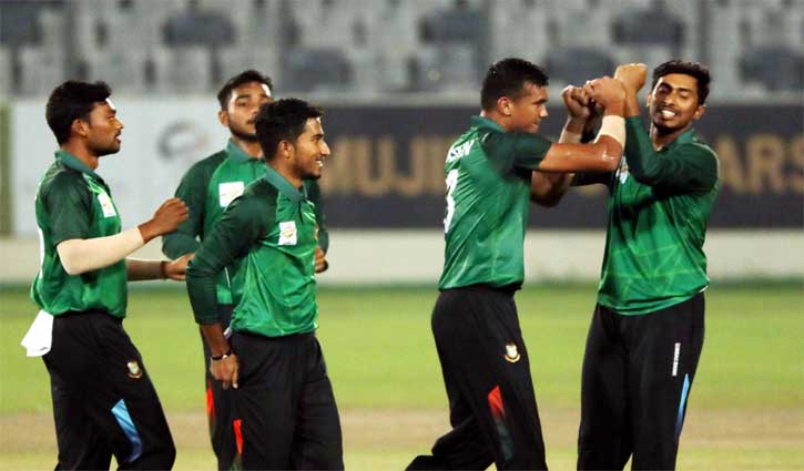 তামিমদের হারিয়ে মাহমুদউল্লাহদের নিয়ে ফাইনালে নাজমুলরা তামিমদের হারিয়ে মাহমুদউল্লাহদের নিয়ে ফাইনালে নাজমুলরা