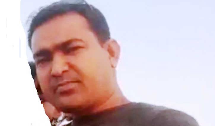 গোসলের দৃশ্য প্রকাশের ভয় দেখিয়ে ধর্ষণের অভিযোগ গোসলের দৃশ্য প্রকাশের ভয় দেখিয়ে ধর্ষণের অভিযোগ