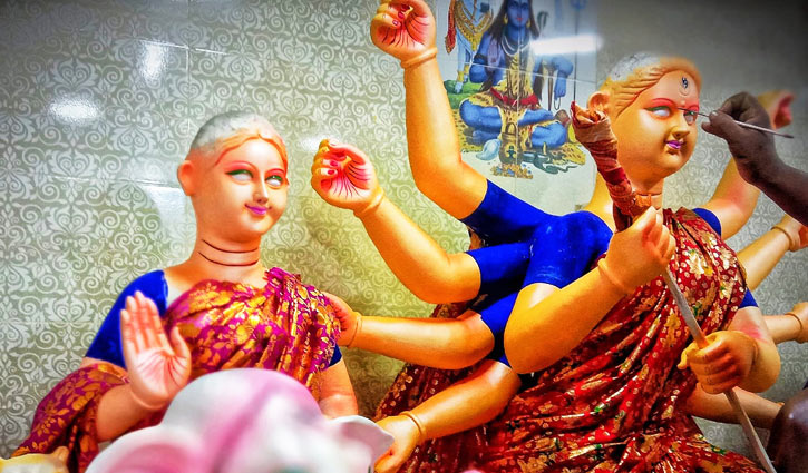 বছর ঘুরে দেবী দুর্গার আগমন বছর ঘুরে দেবী দুর্গার আগমন