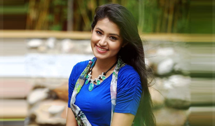 মিষ্টি হাসির ফারিণ মিষ্টি হাসির ফারিণ