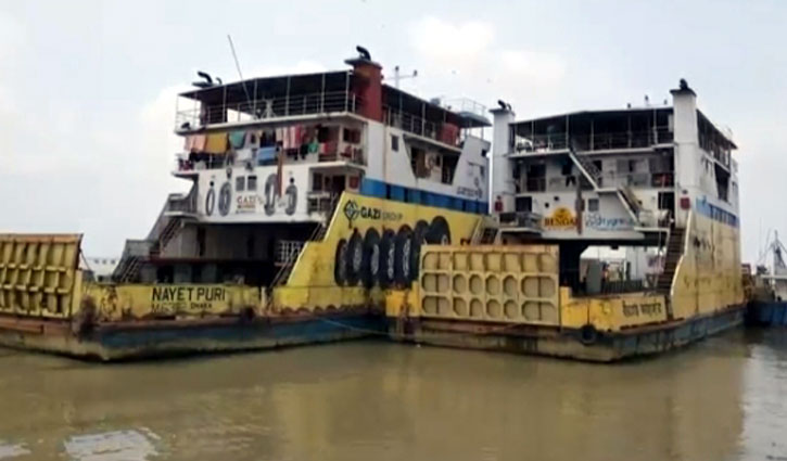 দিনভর ফেরি চলেনি শিমুলিয়া-কাঁঠালবাড়ি রুটে দিনভর ফেরি চলেনি শিমুলিয়া-কাঁঠালবাড়ি রুটে