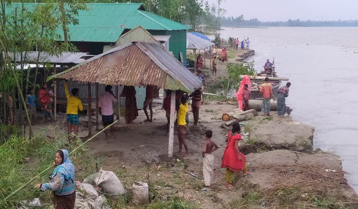 কুড়িগ্রামে নদীর পানি বেড়ে তলিয়ে যাচ্ছে ফসল, তীব্র হচ্ছে ভাঙন কুড়িগ্রামে নদীর পানি বেড়ে তলিয়ে যাচ্ছে ফসল, তীব্র হচ্ছে ভাঙন