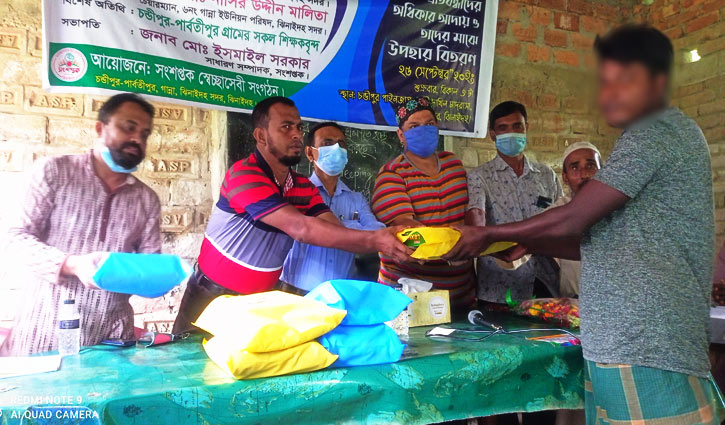 প্রতিবন্ধীদের মধ্যে পোশাক ও খাদ্যসামগ্রী বিতরণ প্রতিবন্ধীদের মধ্যে পোশাক ও খাদ্যসামগ্রী বিতরণ