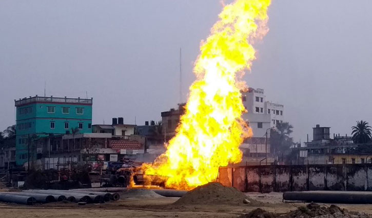 ঘোড়াশাল সার কারখানায় ভয়াবহ অগ্নিকাণ্ড ঘোড়াশাল সার কারখানায় ভয়াবহ অগ্নিকাণ্ড