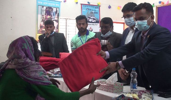 গোপালগঞ্জে কম্বল পেলেন দুই শতাধিক শীতার্ত গোপালগঞ্জে কম্বল পেলেন দুই শতাধিক শীতার্ত