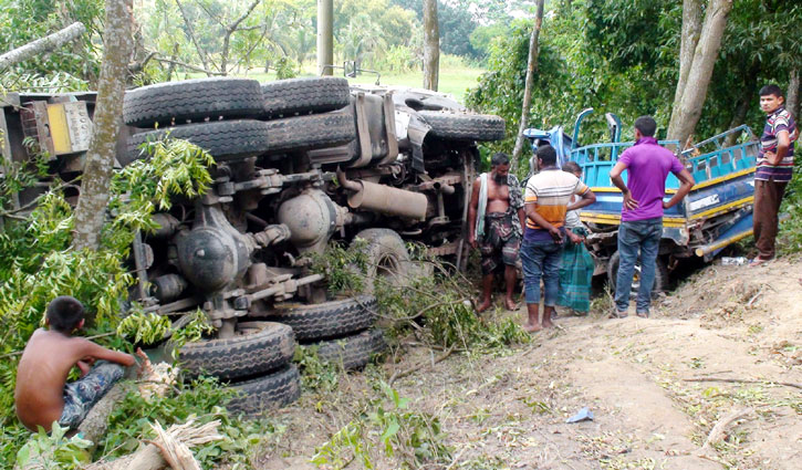 গোপালগঞ্জে ট্রাক-পিকআপ ভ্যানের মুখোমুখি সংঘর্ষে চালক নিহত গোপালগঞ্জে ট্রাক-পিকআপ ভ্যানের মুখোমুখি সংঘর্ষে চালক নিহত