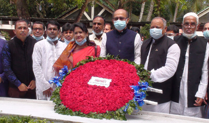 বঙ্গবন্ধুর সমাধিতে কৃষকলীগের নতুন কমিটির শ্রদ্ধা বঙ্গবন্ধুর সমাধিতে কৃষকলীগের নতুন কমিটির শ্রদ্ধা