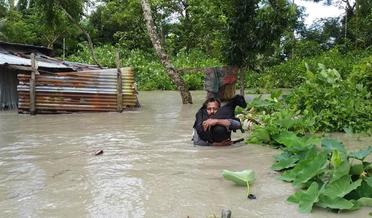 হাতিয়ায় নৌ চলাচল বন্ধ, জোয়ারে ২০ গ্রাম প্লাবিত হাতিয়ায় নৌ চলাচল বন্ধ, জোয়ারে ২০ গ্রাম প্লাবিত
