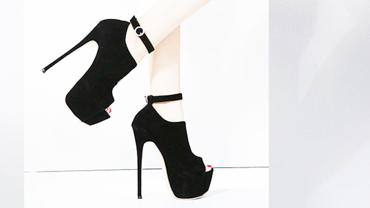 হাই হিল জুতায় মেয়েদের যেসব ক্ষতি হতে পারে