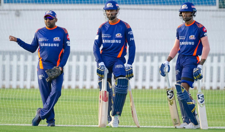 করোনা এড়িয়ে আইপিএল উন্মাদনা শুরু করোনা এড়িয়ে আইপিএল উন্মাদনা শুরু