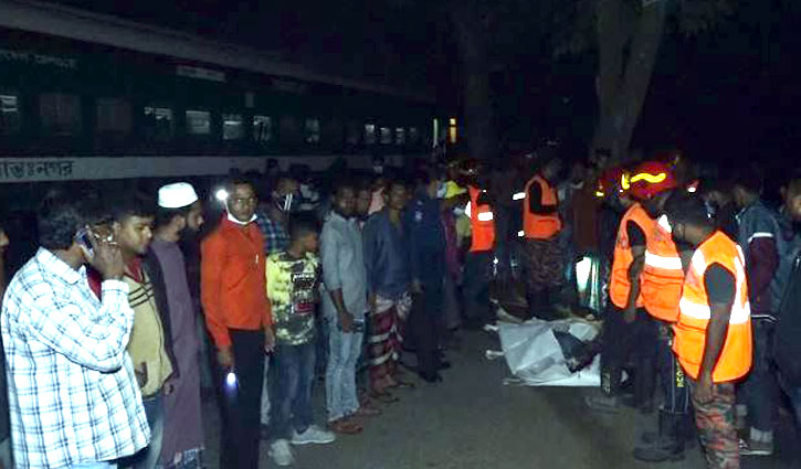 যশোরে ট্রেনের ধাক্কায় ট্রাক চালক নিহত: ট্রেন চলাচল বন্ধ যশোরে ট্রেনের ধাক্কায় ট্রাক চালক নিহত: ট্রেন চলাচল বন্ধ