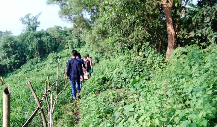 নাম না জানা ঝরনার খোঁজে নাম না জানা ঝরনার খোঁজে