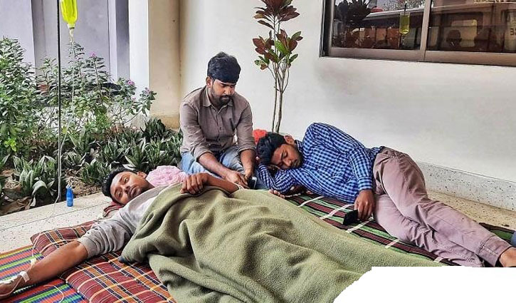 খুবির অনশনরত ২ শিক্ষার্থী অসুস্থ খুবির অনশনরত ২ শিক্ষার্থী অসুস্থ