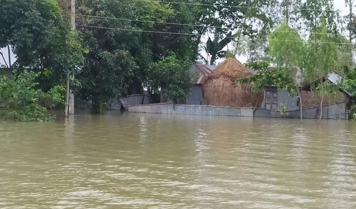 কুড়িগ্রামে আবারও নদ-নদীর পানি বৃদ্ধি, তলিয়ে গেছে ঘর-বাড়ি, ফসল কুড়িগ্রামে আবারও নদ-নদীর পানি বৃদ্ধি, তলিয়ে গেছে ঘর-বাড়ি, ফসল