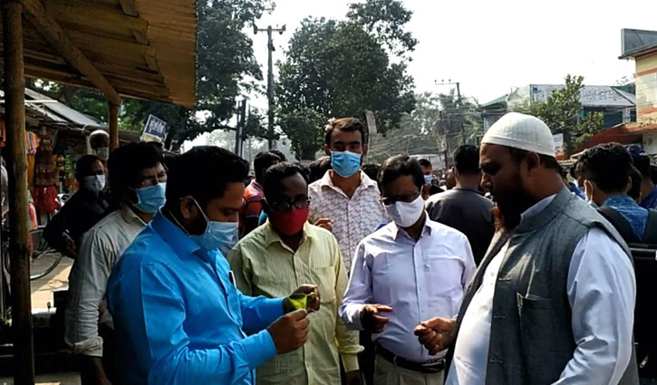কুড়িগ্রামে মাস্ক না পরায় ১৫ জনকে জরিমানা কুড়িগ্রামে মাস্ক না পরায় ১৫ জনকে জরিমানা