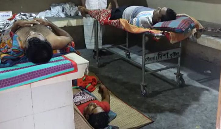 কুষ্টিয়ায় বিষাক্ত অ্যালকোহল পানে ৩ জনের মৃত্যু কুষ্টিয়ায় বিষাক্ত অ্যালকোহল পানে ৩ জনের মৃত্যু