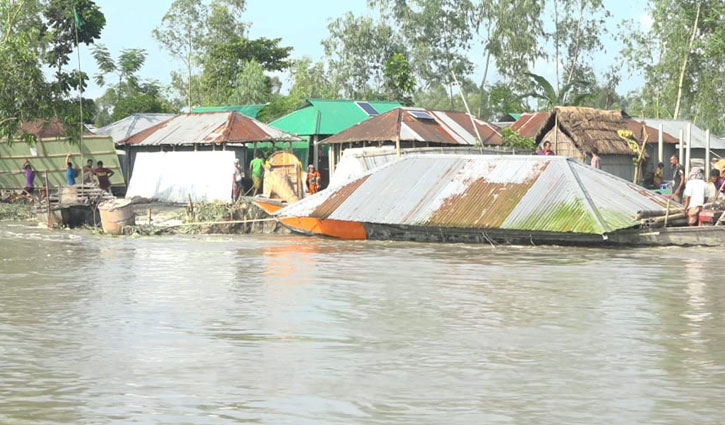 ২ দিনে তিস্তা-ধরলার গর্ভে ৬০ বাড়ি ২ দিনে তিস্তা-ধরলার গর্ভে ৬০ বাড়ি