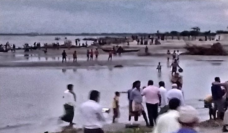 মাদারীপুরে মা ইলিশ রক্ষার অভিযানে হামলা, আরডিসি-পুলিশসহ আহত-৫ মাদারীপুরে মা ইলিশ রক্ষার অভিযানে হামলা, আরডিসি-পুলিশসহ আহত-৫