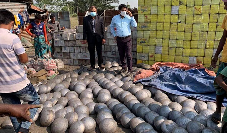 ব্যাটারির রাসায়নিকে ২৫ গরুর মৃত্যু: কারখানা সিলগালা ব্যাটারির রাসায়নিকে ২৫ গরুর মৃত্যু: কারখানা সিলগালা