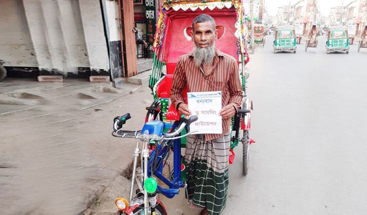 ব্যাটারিচালিত রিকশা পেলেন সেই রঞ্জু ব্যাটারিচালিত রিকশা পেলেন সেই রঞ্জু