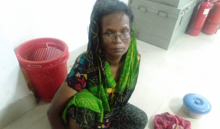 প্রতিবন্ধী শিশু চুরি করে ভিক্ষাবৃত্তির অভিযোগে নারী আটক প্রতিবন্ধী শিশু চুরি করে ভিক্ষাবৃত্তির অভিযোগে নারী আটক