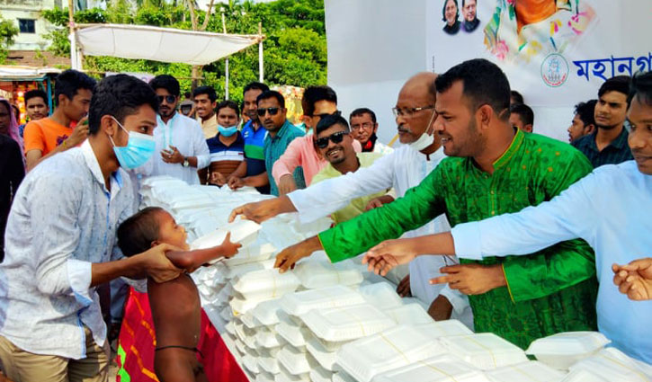 ময়মনসিংহে ছিন্নমূল মানুষের মাঝে খাবার বিতরণ ময়মনসিংহে ছিন্নমূল মানুষের মাঝে খাবার বিতরণ
