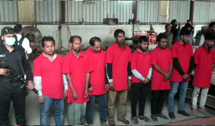 র্যাব-১১’র অভিযানে পোশাক চুরি চক্রের ৮ জন আটক র্যাব-১১’র অভিযানে পোশাক চুরি চক্রের ৮ জন আটক