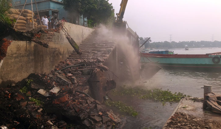 ব্রহ্মপুত্র তীরে ১০টি অবৈধ স্থাপনা উচ্ছেদ ব্রহ্মপুত্র তীরে ১০টি অবৈধ স্থাপনা উচ্ছেদ