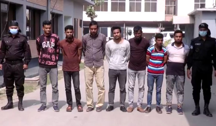 না.গঞ্জে ককটেল ও অস্ত্রসহ ৭ ডাকাত আটক না.গঞ্জে ককটেল ও অস্ত্রসহ ৭ ডাকাত আটক