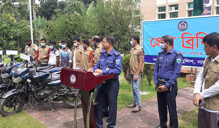 নাটোরে ৫টি মোটরসাইকেলসহ গ্রেপ্তার ২ নাটোরে ৫টি মোটরসাইকেলসহ গ্রেপ্তার ২