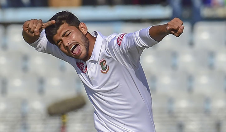 নাঈমের কনিষ্ঠায় চিড় নাঈমের কনিষ্ঠায় চিড়